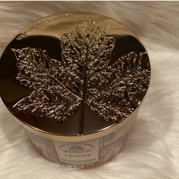 🍂LEAVES🍂by BBW / WB, 3-Wick Scented Candle, 14.5 oz / 411 g, NWT + Deco Leaf Lid - Picture 2 of 5
